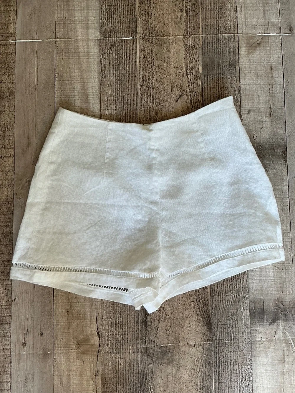 Banana Republic Hi Rise Ladder Stitch Lace Trim 3” White Linen Shorts NWT SZ 4